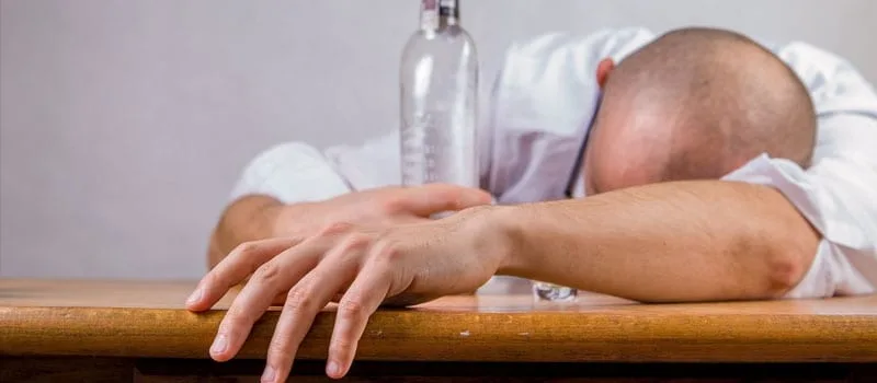 Consumul ridicat de alcool generează risc de cancer