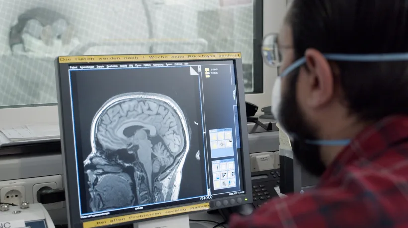 Deficitul de vitamina D sporește riscul de Alzheimer și AVC
