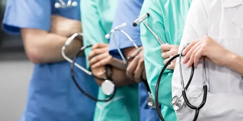 Medicii rezidenți – incluși, la cerere, în linia de gardă