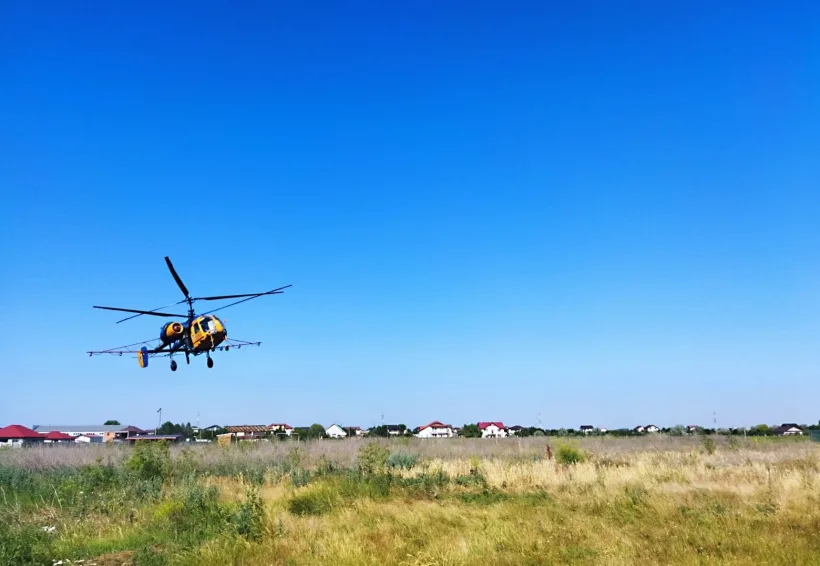 Vineri dimineață, dezinsecție din elicopter, în Galați