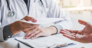 Românii plătesc din buzunar peste 30% din cheltuielile cu sănătatea